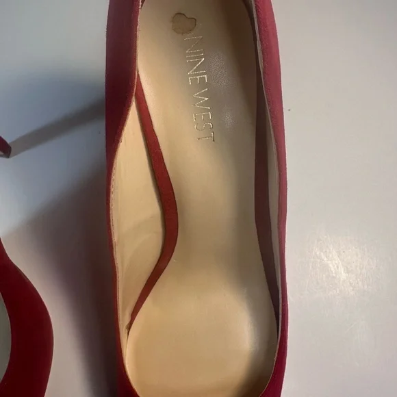Nine West Women Red Suede Pointed Toe Pump Heels Size 8 1/2M, 3 3/4 in. heel New - Picture 6 of 8